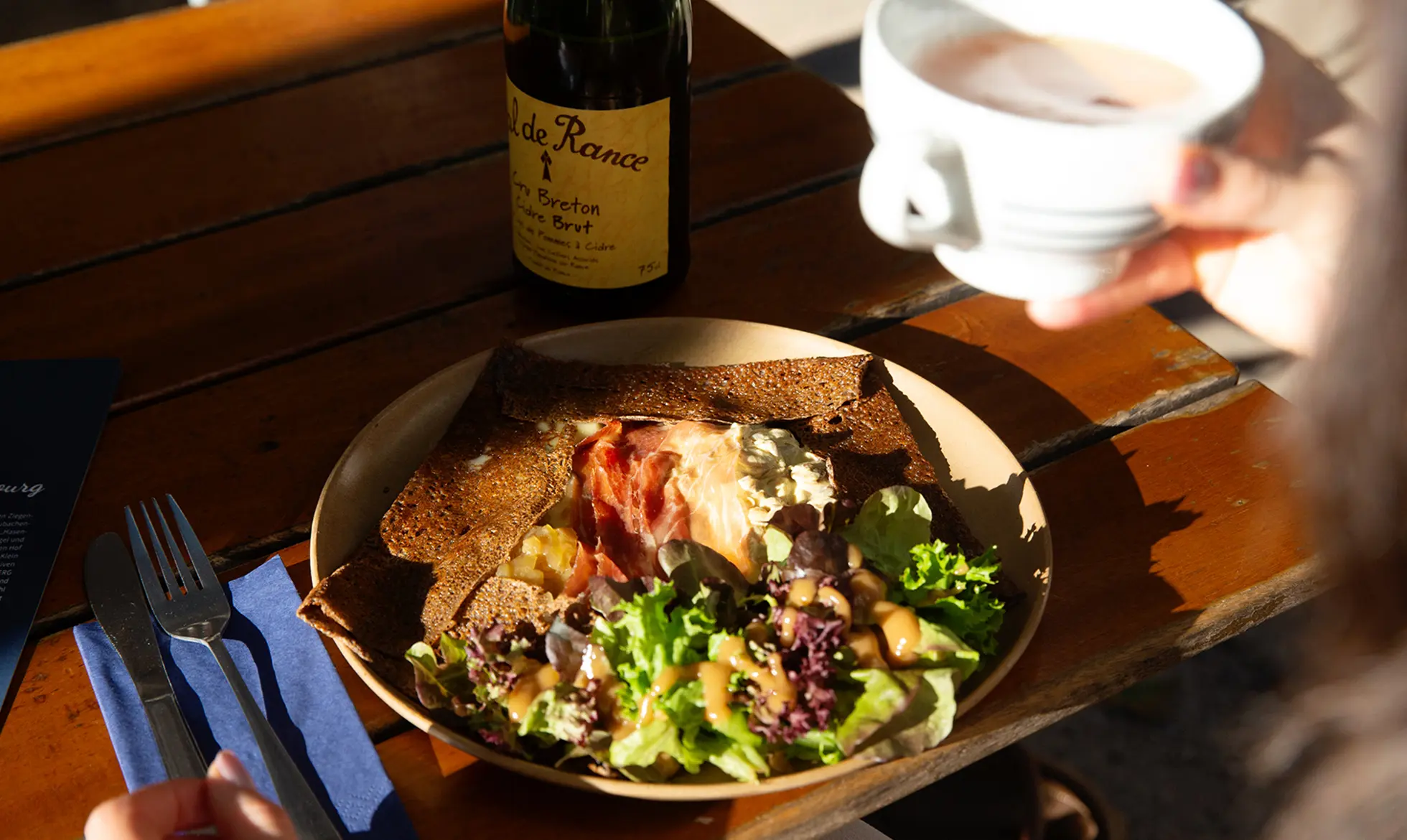 Speise mit einem Getränk